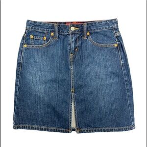 Levi’s denim mini skirt NWOT. Size 5